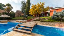 Swimming pool of House or chalet for sale in  Madrid Capital  with Air Conditioner, Private garden and Parquet flooring