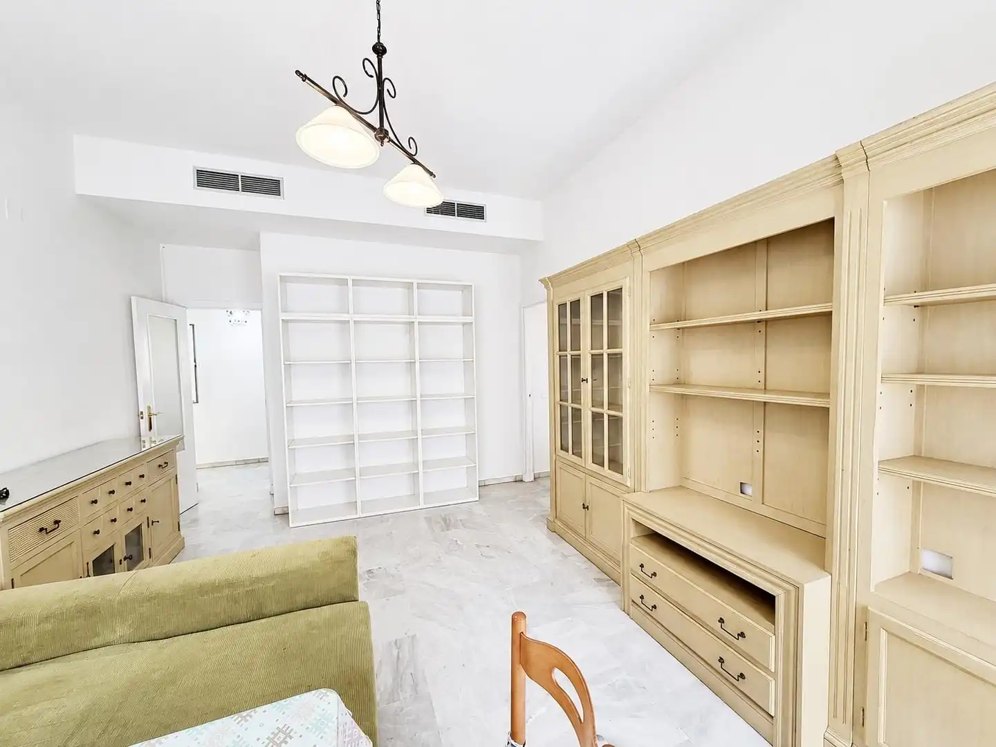 Wohnzimmer von Wohnungen zur Miete in Sevilla mit Klimaanlage, Heizung und Balkon