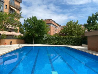 Swimming pool of Flat for sale in  Madrid Capital  with Heating, Private garden and Parquet flooring