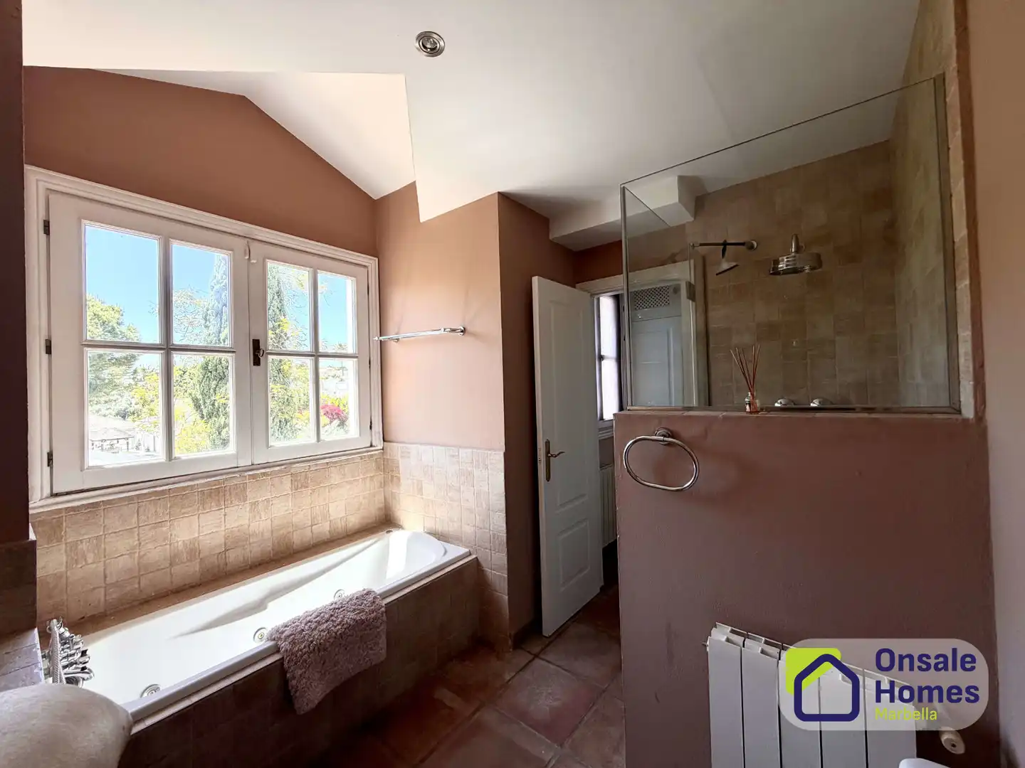 Bathroom of Houses for rent in Marbella  with Air Conditioner, Private garden and Terrace