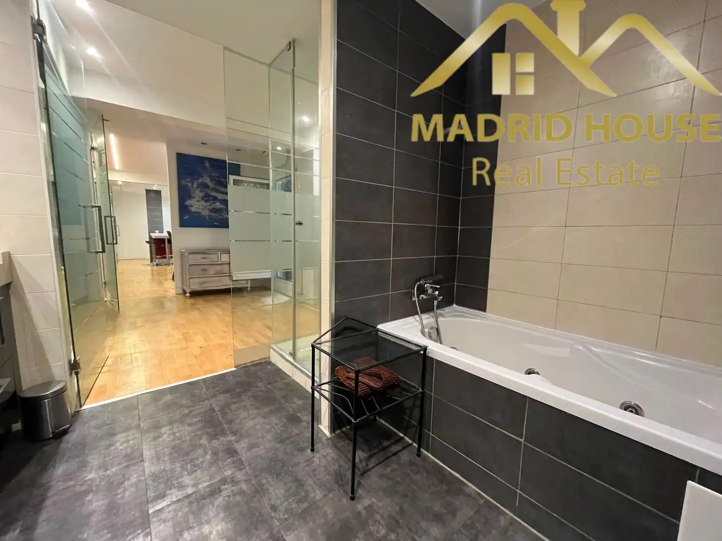 Badezimmer von Wohnung zum Verkauf in Madrid mit Klimaanlage, Heizung und Möbliert