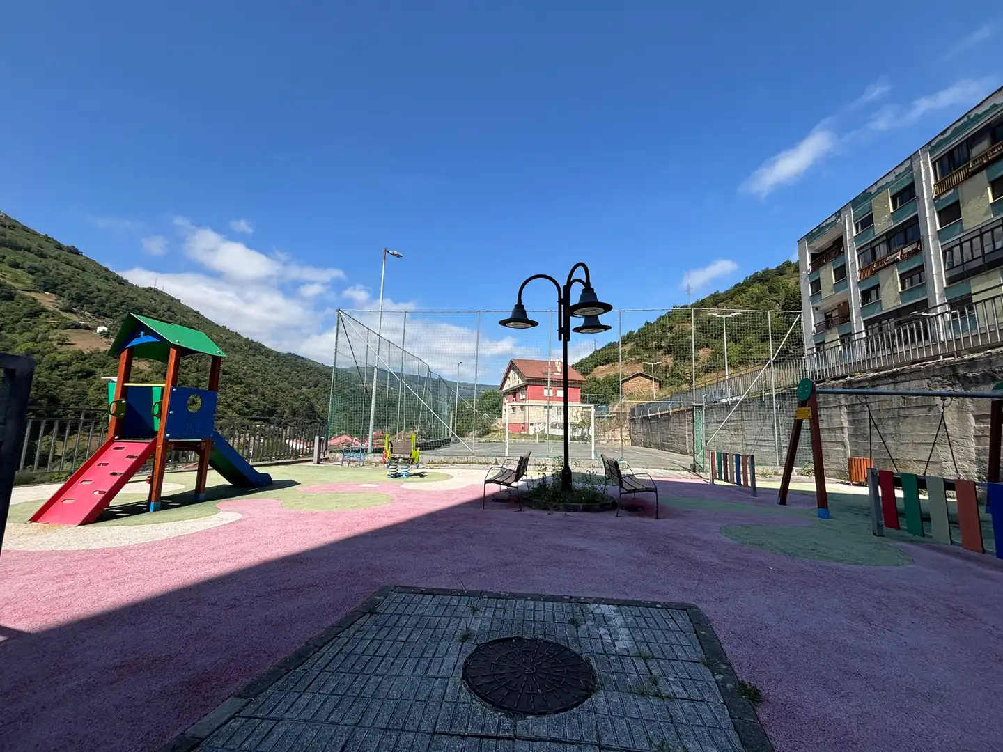 Vista exterior de Piso en venta en Aller con Trastero