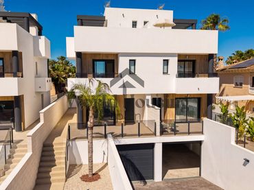 Chalet con balcón en venta en NUMERO 5