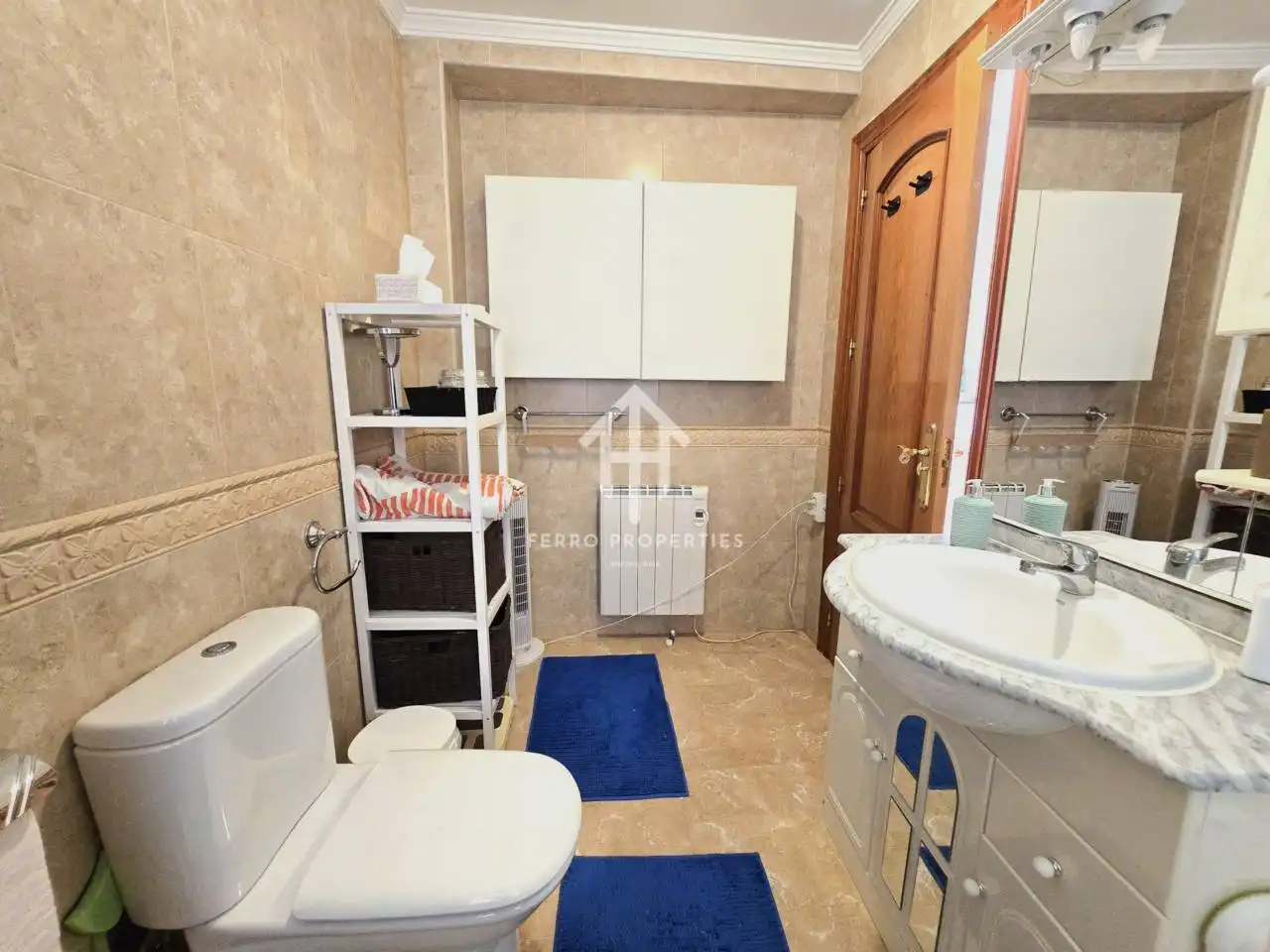 Bathroom of Flat for sale in Loja  with Air Conditioner, Heating and Furnished