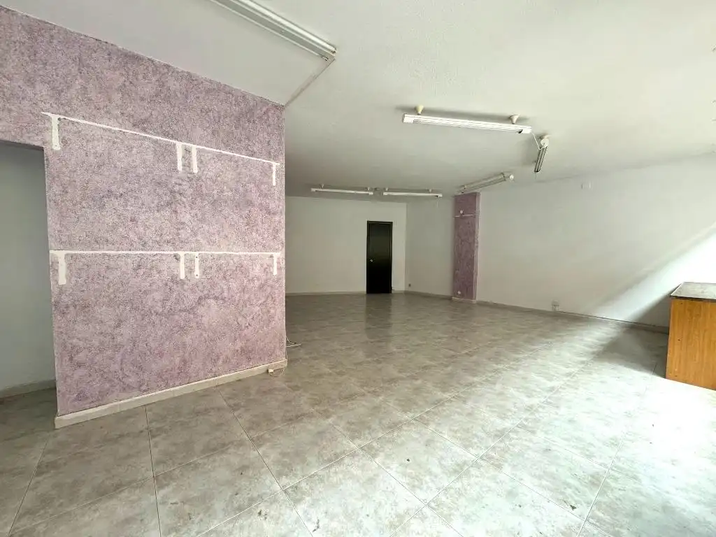 Commercial properties for rent in Calle La Paz, Los Corrales de Buelna