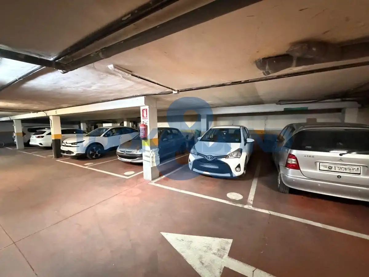 Aparcament de Pis en venda en Alcalá de Henares amb Aire condicionat, Calefacció i Terrassa