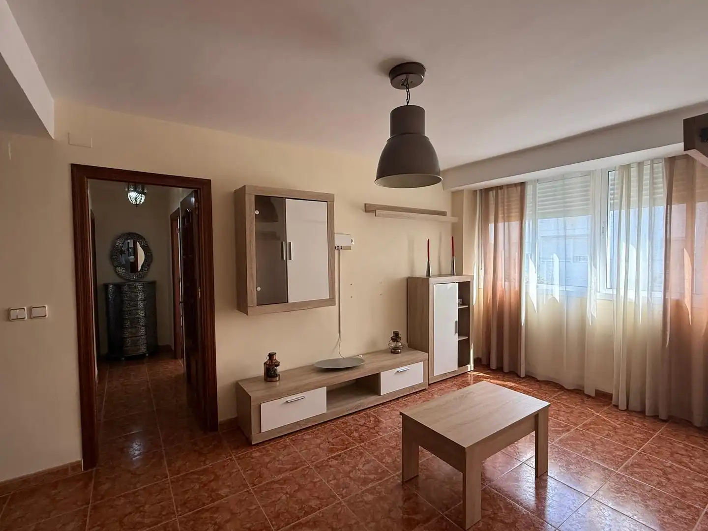 Sala de estar de Piso en venta en Dos Hermanas con Aire acondicionado, Calefacción y Amueblado
