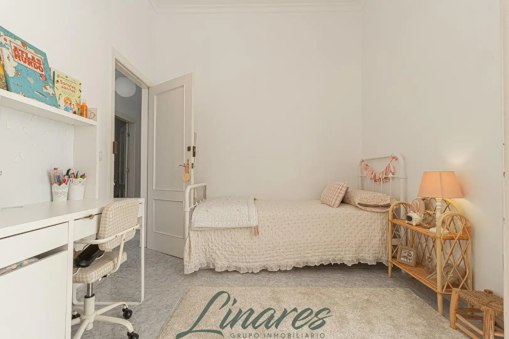 Dormitori de Apartament en venda en Cartagena amb Balcó