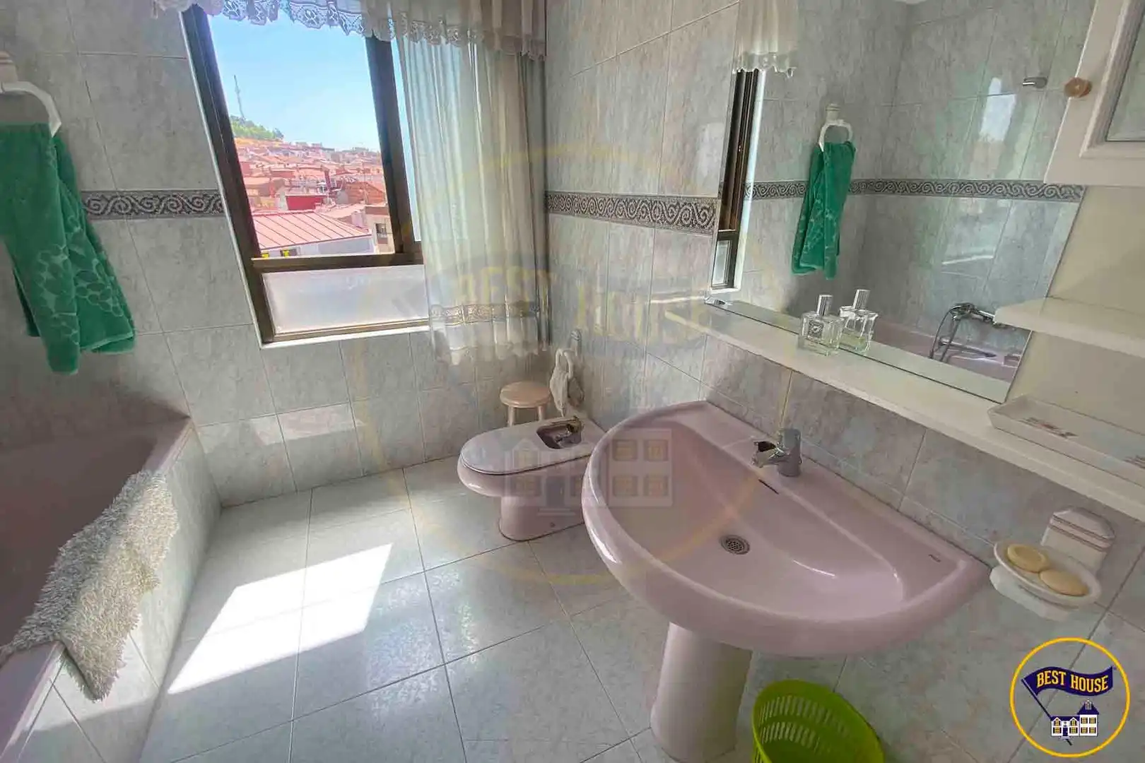 Bathroom of Flat for sale in Cuenca  with Air Conditioner, Heating and Parquet flooring