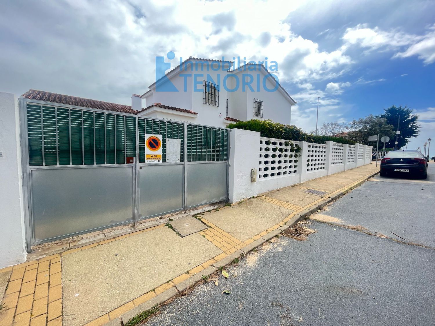 Vista exterior de Casa o xalet en venda en Islantilla amb Terrassa