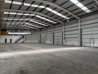 Außenansicht von Fabrikhallen zur Miete in Oviedo  mit Alarm