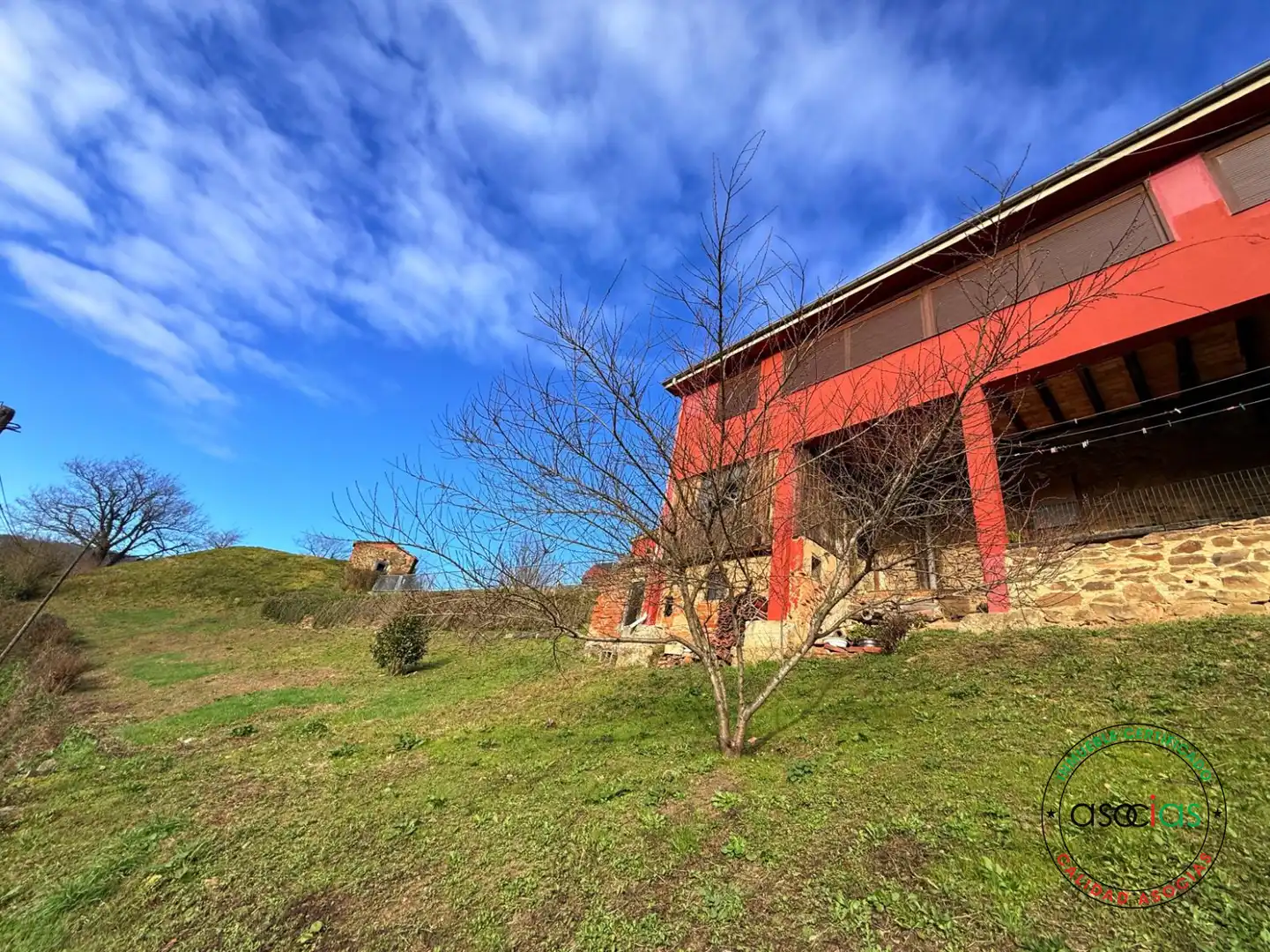 Außenansicht von Einfamilien-Reihenhaus zum Verkauf in Mieres (Asturias) mit Heizung, Möbliert und Balkon
