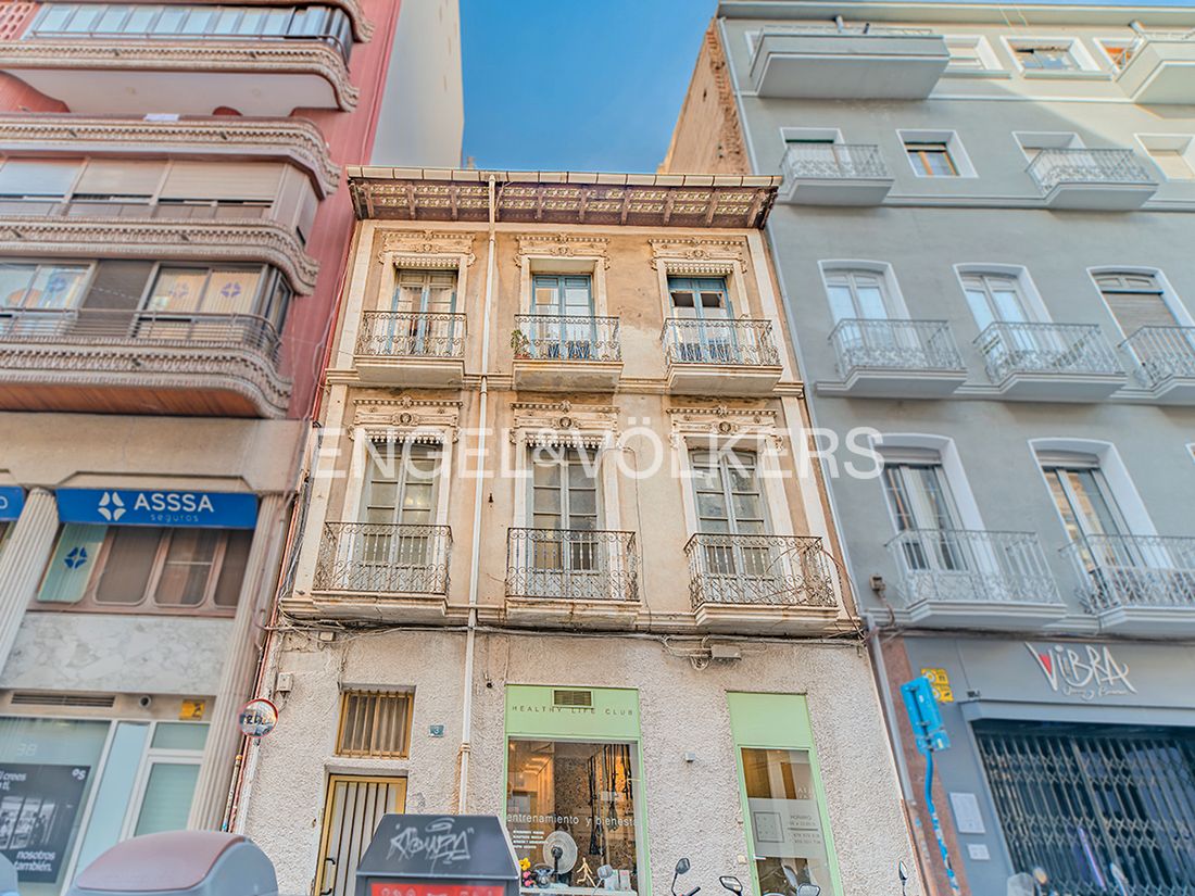 Vista exterior de Edificio en venta en Alicante / Alacant