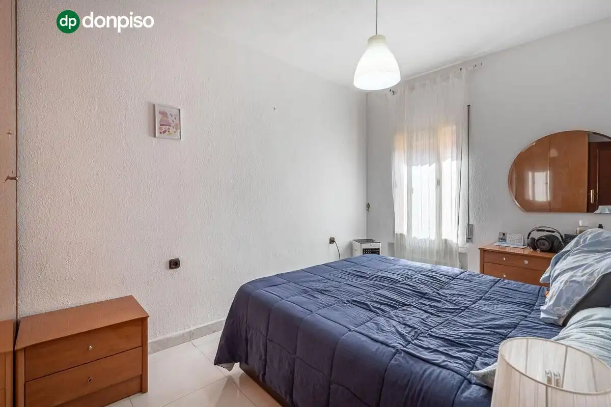 Habitación de Piso en venta en Granada con Alarma