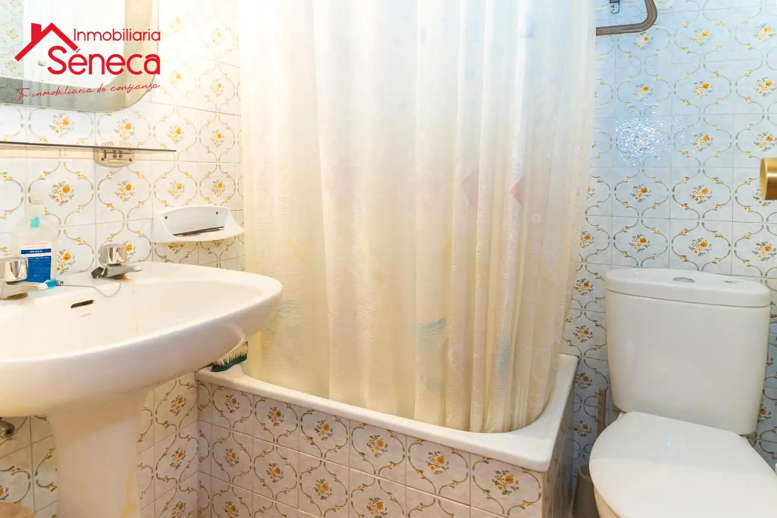 Baño de Piso en venta en Córdoba con Calefacción, Terraza y Trastero