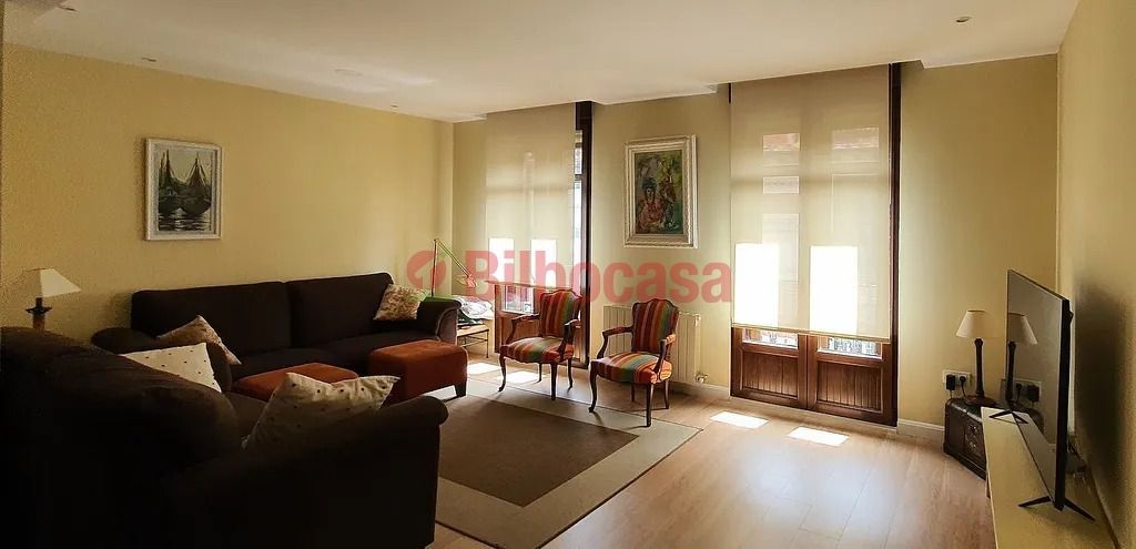 Sala d'estar de Pis en venda en Bilbao  amb Calefacció, Balcó i Alarma