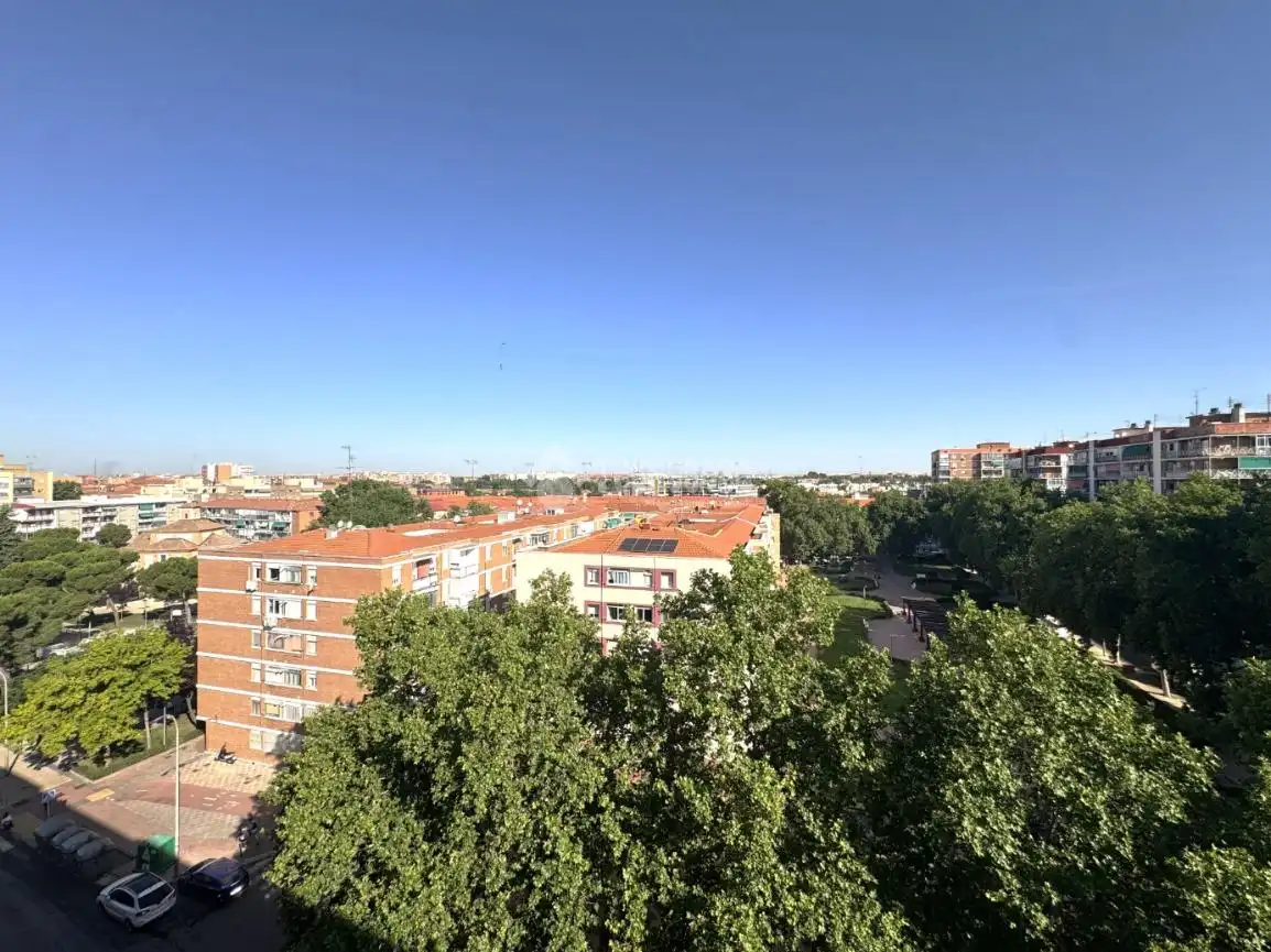Vista exterior de Piso en venta en Alcalá de Henares con Aire acondicionado y Calefacción
