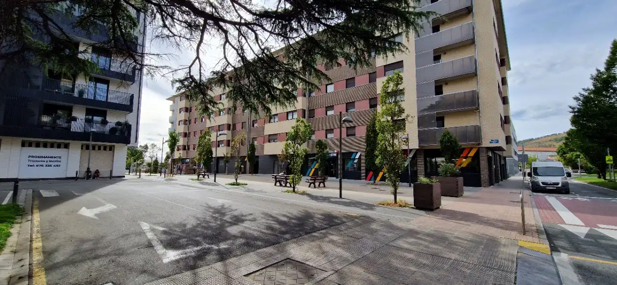 Vista exterior de Local en venta en Villava / Atarrabia