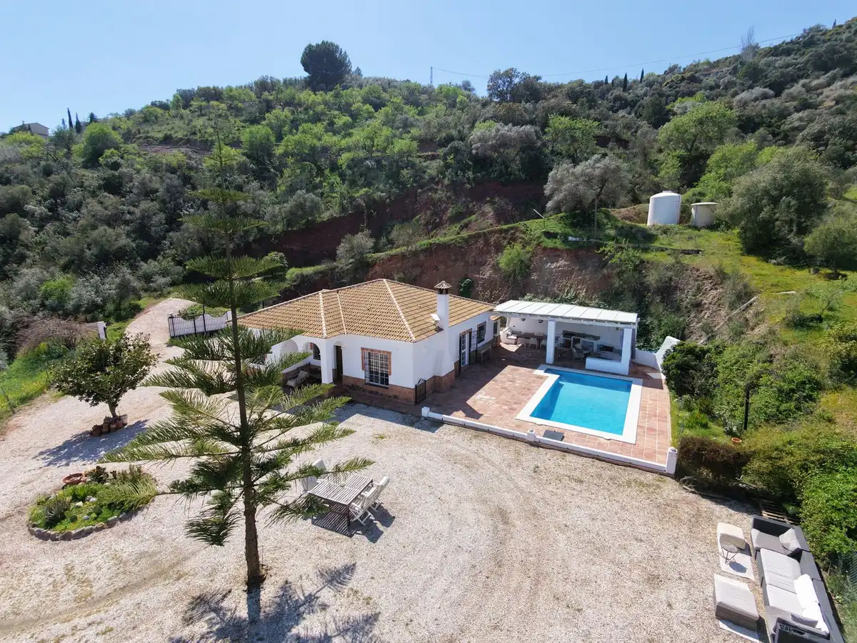 Vista exterior de Casa o chalet en venta en Colmenar con Terraza, Trastero y Piscina
