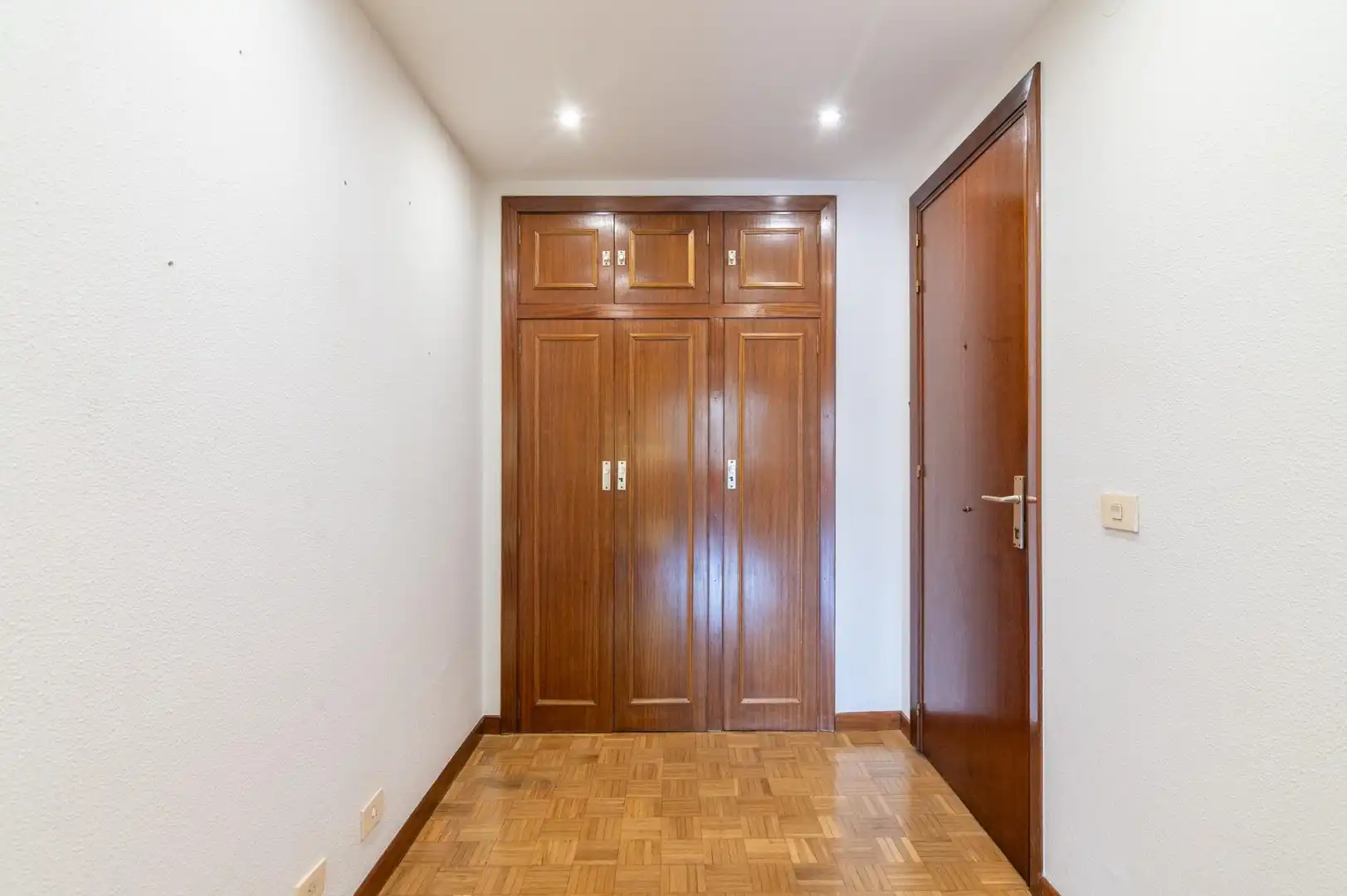 Piso en venta en  Pamplona / Iruña con Calefacción, Parquet y Trastero
