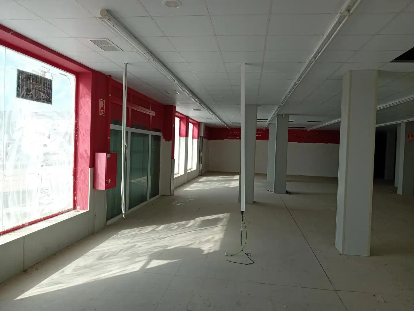 Gewerbefläche zur Miete in Carrer Vint-i-quatre, imagen 2
