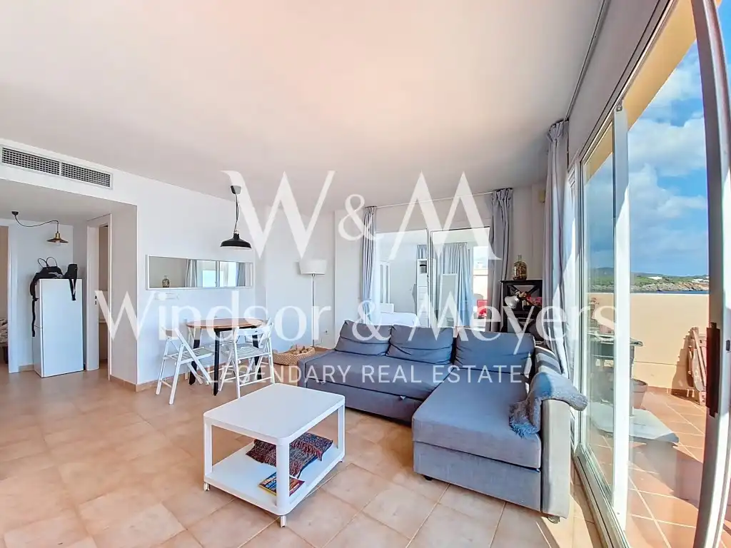 Sala de estar de Apartamento en venta en Santa Eulària des Riu con Aire acondicionado, Amueblado y Piscina comunitaria