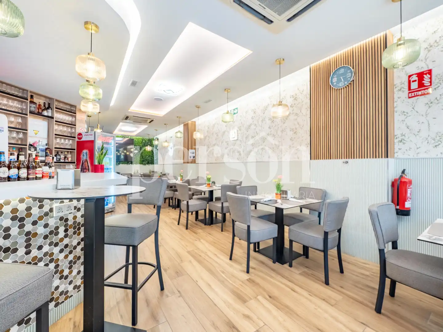 Business premises for transfer in L'Eixample, imagen 2