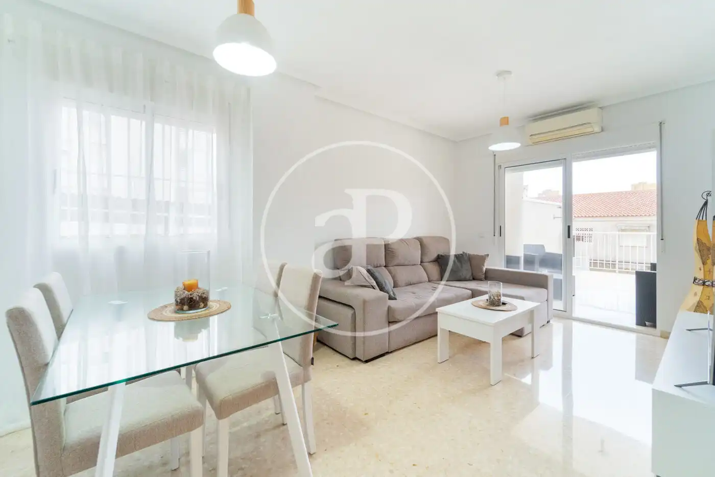 Sala d'estar de Pis en venda en Elche / Elx amb Aire condicionat, Calefacció i Jardí privat