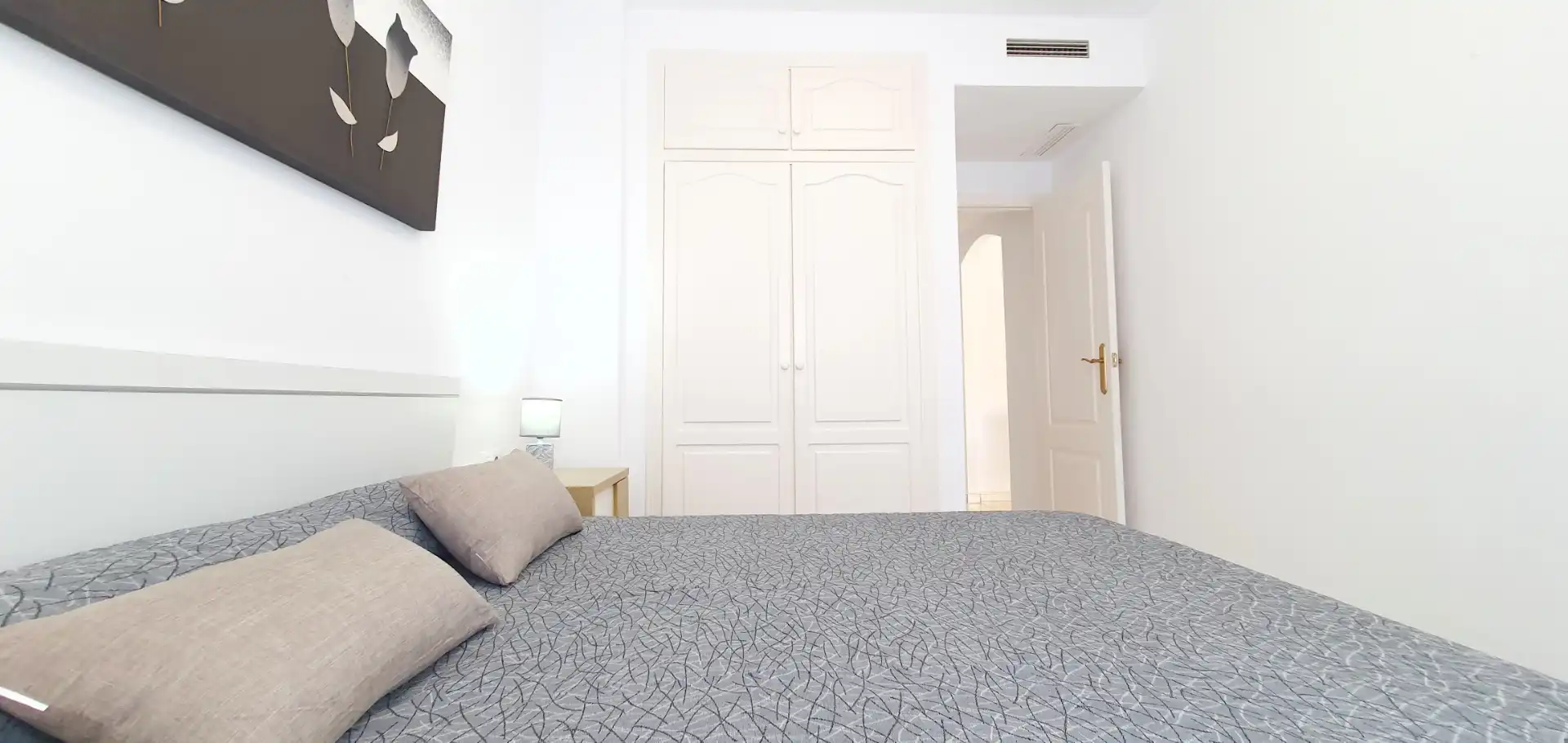 Habitación de Apartamento de alquiler en Dénia con Aire acondicionado, Calefacción y Terraza