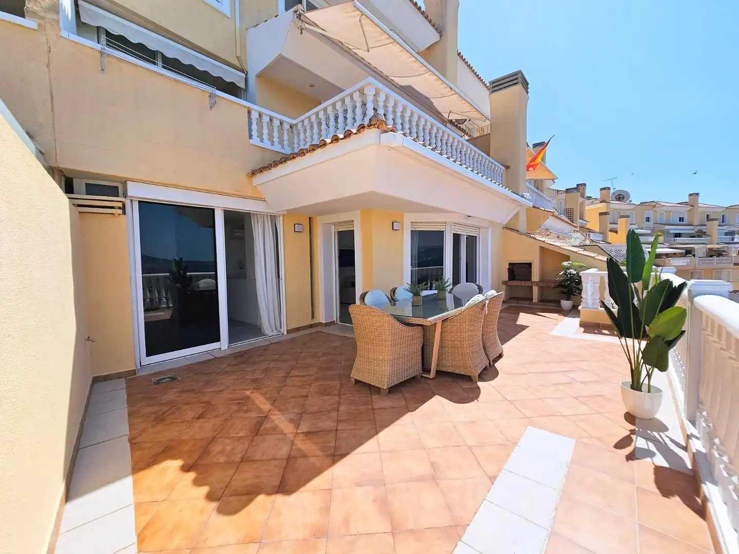 Terraza de Apartamento de alquiler en La Manga del Mar Menor con Aire acondicionado, Calefacción y Terraza