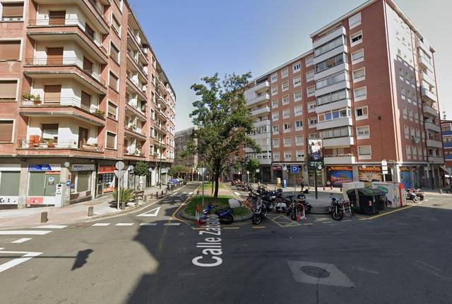 Local comercial en Alquiler en Zabalbide Kalea en Santutxu - Basarrate