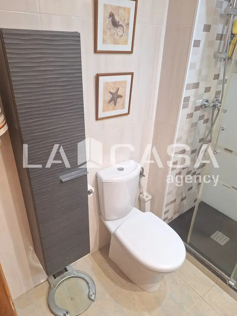Baño de Piso en venta en Santa Coloma de Gramenet con Calefacción y Jardín privado