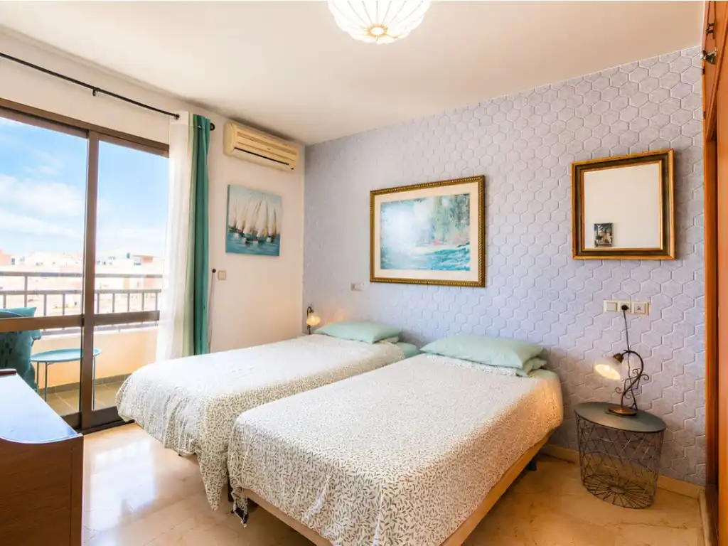 Habitación de Piso en venta en Fuengirola con Aire acondicionado, Terraza y Amueblado