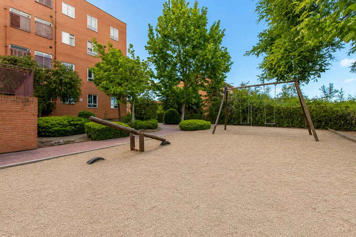 Parking de Piso en venta en Boadilla del Monte con Aire acondicionado, Calefacción y Trastero