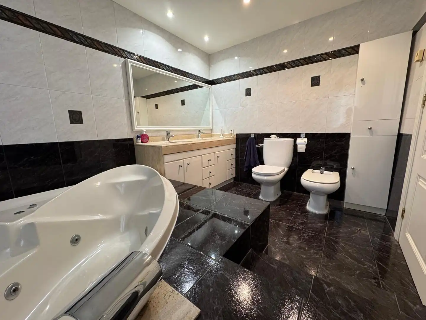 Bathroom of Houses for sale in Pallejà  with Air Conditioner, Heating and Private garden