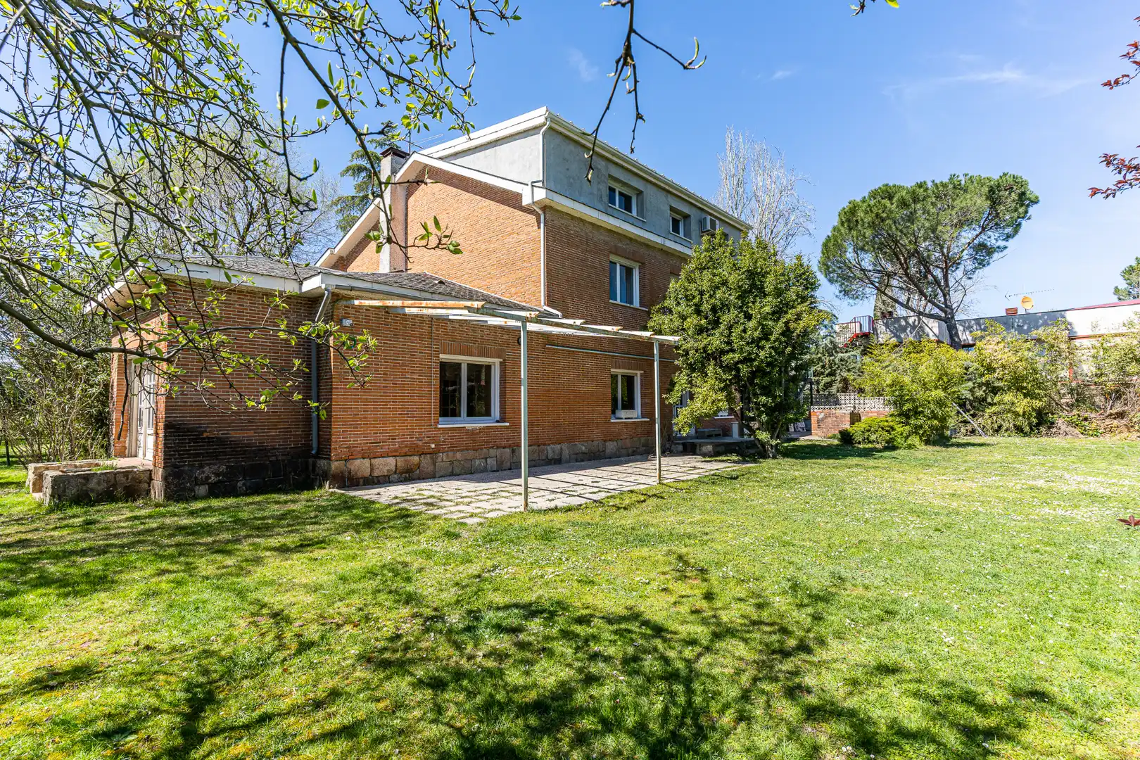Exterior view of Houses for sale in Villanueva de la Cañada  with Air Conditioner, Heating and Private garden