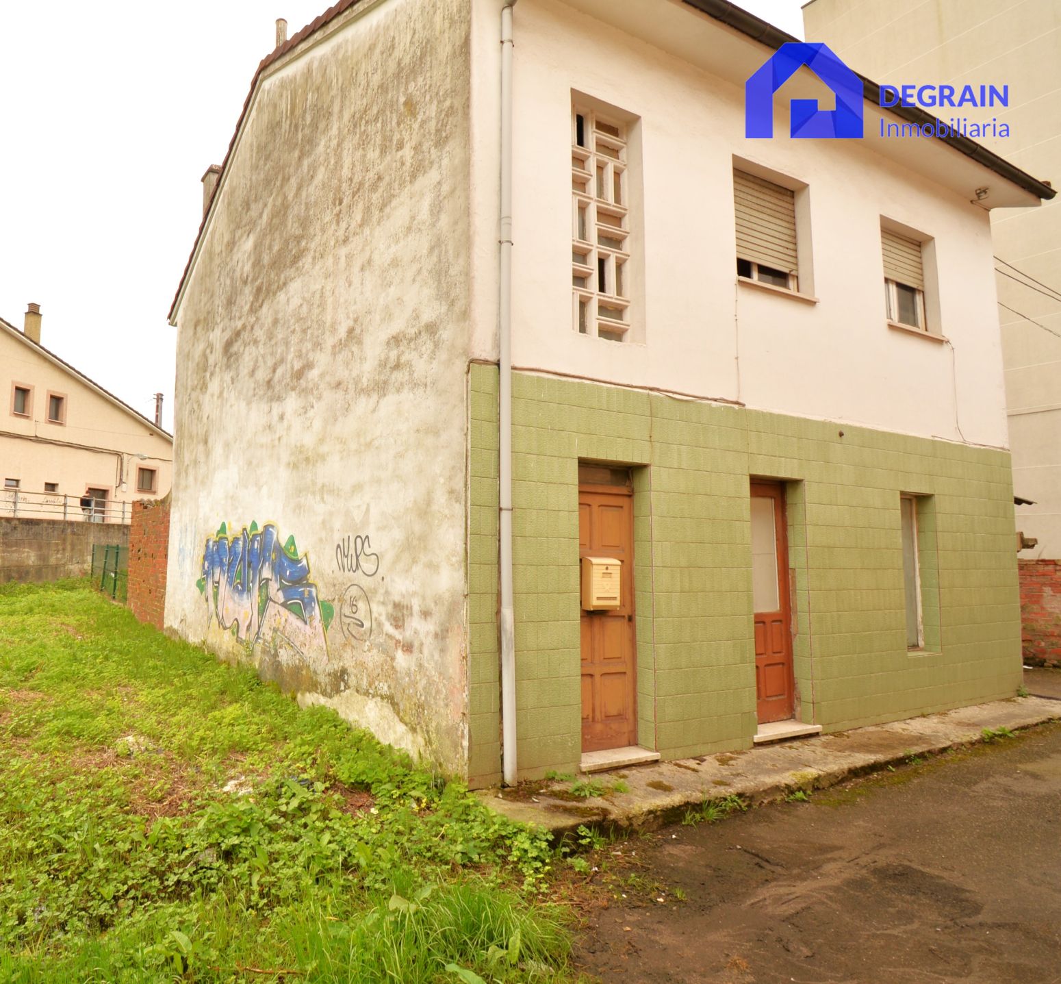 Vista exterior de Casa o xalet en venda en Llanera amb Calefacció i Traster