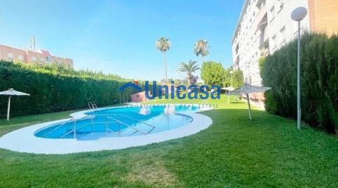 PISO CON TERRAZA, GARAJE Y PISCINA EN TEATINOS