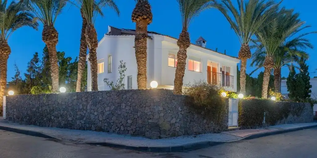 Vista exterior de Casa o xalet en venda en Águilas amb Aire condicionat, Calefacció i Jardí privat