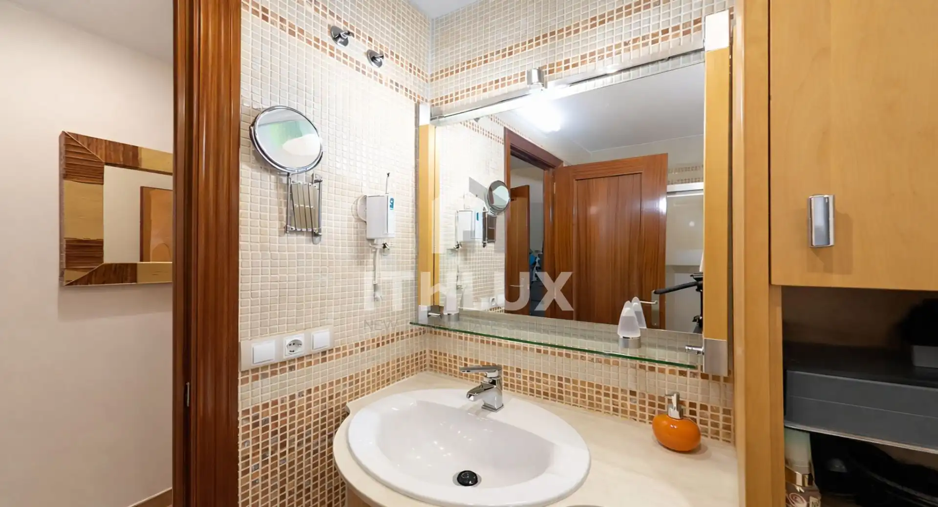 Bathroom of Flat for sale in Sevilla  with Air Conditioner and Terrace