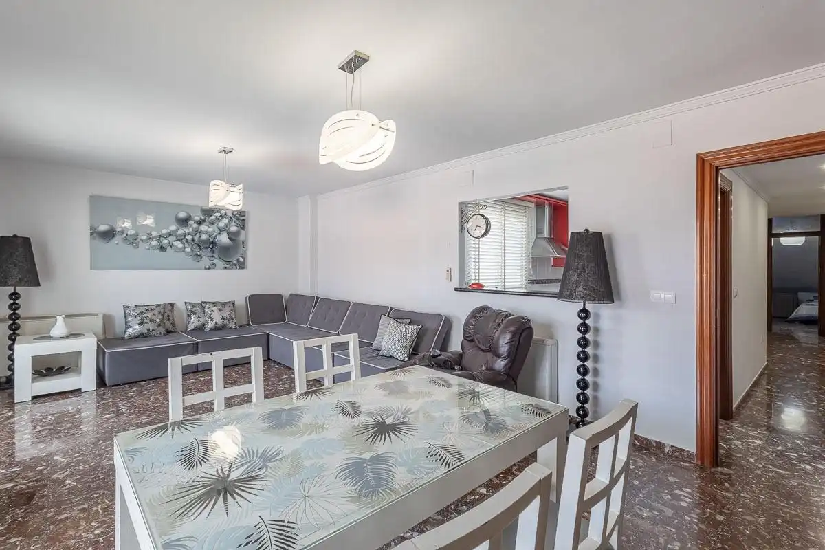 Esszimmer von Dachboden zur Miete in Maracena mit Terrasse und Möbliert