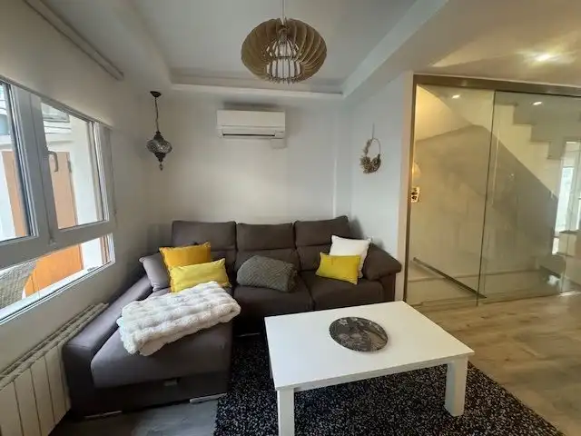 Sala d'estar de Casa adosada en venda en Alcoy / Alcoi amb Calefacció, Terrassa i Traster