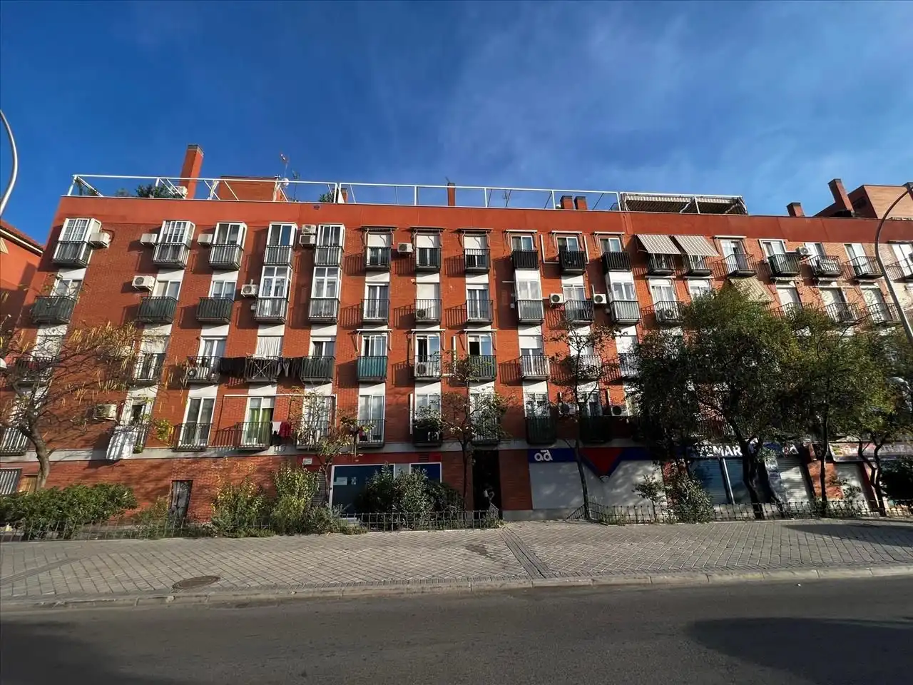 Exterior view of Garage for sale in Madrid