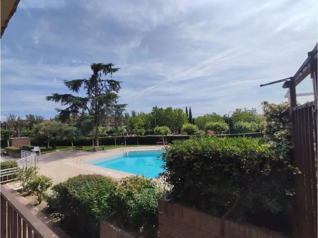 Piscina de Planta baja en venta en Casco Antiguo
