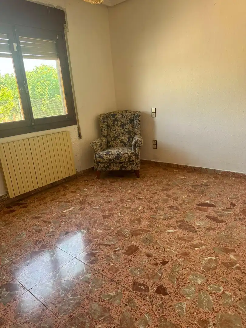 Sala de estar de Finca rústica en venta en Luceni con Aire acondicionado, Calefacción y Jardín privado