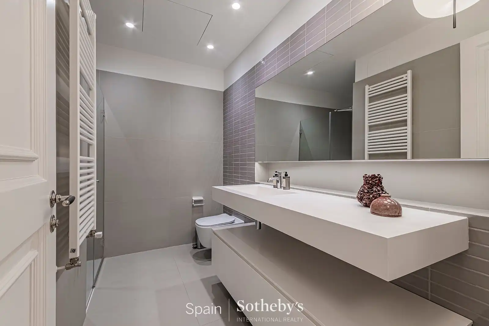 Badezimmer von Wohnungen zum Verkauf in Barcelona mit Klimaanlage, Heizung und Abstellraum