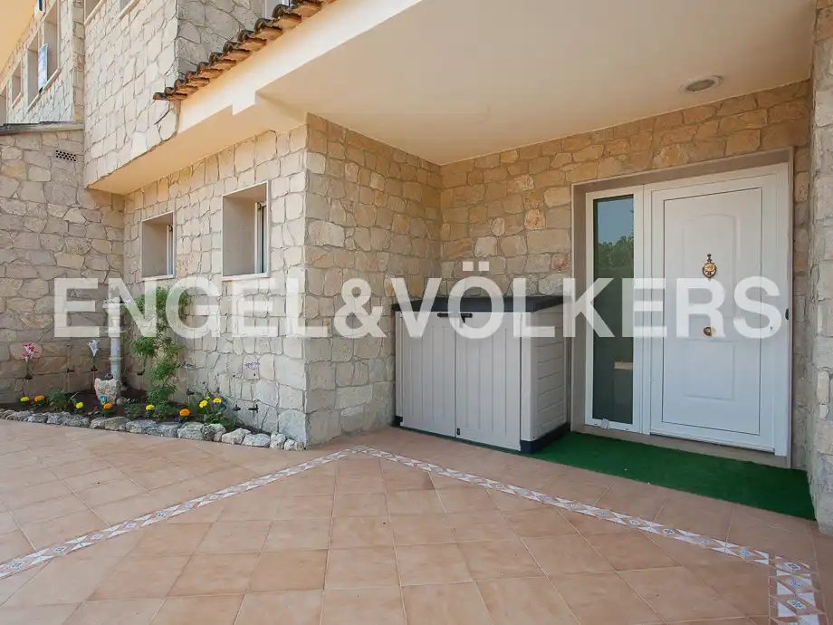 Vista exterior de Casa o chalet en venta en Serra con Calefacción, Jardín privado y Trastero