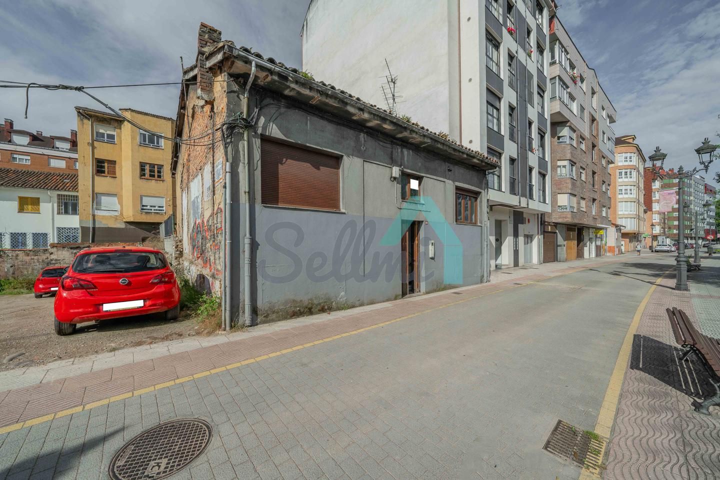 Vista exterior de Casa adosada en venda en Langreo amb Jardí privat