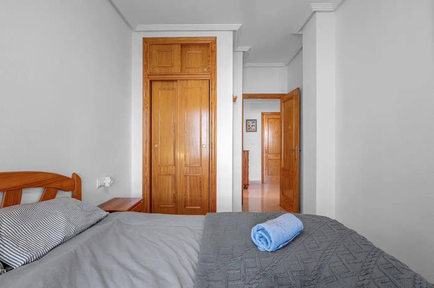 Habitación de Apartamento en venta en Torrevieja con Aire acondicionado, Amueblado y Horno