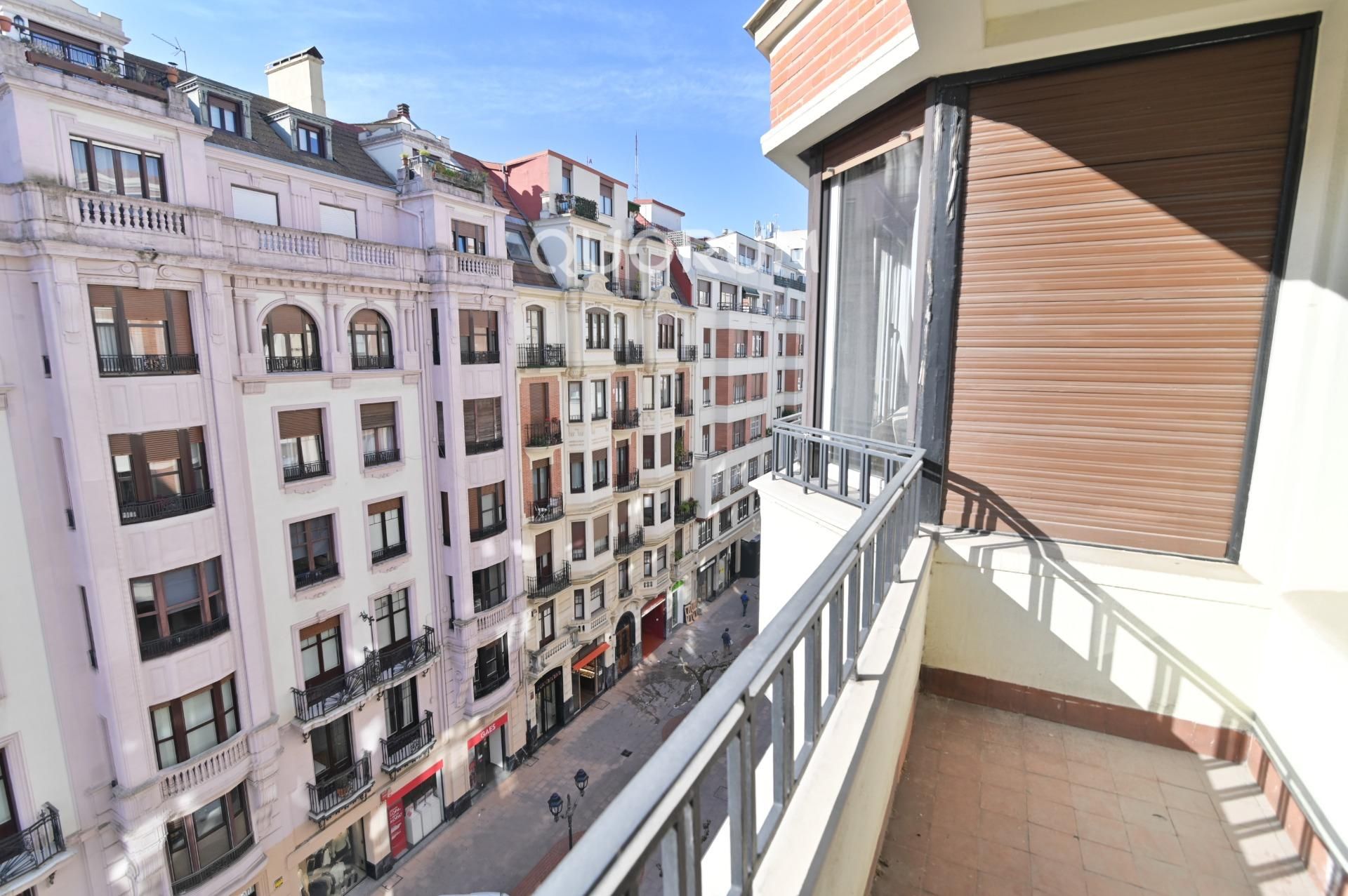 Vista exterior de Piso en venta en Bilbao  con Calefacción, Trastero y Balcón